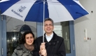 Auch Grnen-Spitzenkandidat Tarek Al-Wazir und sein Frau Bushra Barakat haben sich vom schlechten Wetter in Hessen nicht abschrecken lassen ... Foto: ddp