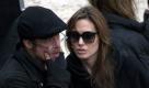Angelina Jolie hält offenbar nicht viel von ihren eigenen Kochkünsten. Ihr sechsjähriger Sohn Pax sei bereits ein besserer Koch als sie, sagte die 35-Jährige in einem Interview der Zeitschrift Vogue. In dem Magazin spricht sie auch über den Familienalltag mit Brad Pitt, ihren sechs Kindern und Bulldogge Jacques. Ihr ältester Sohn Maddox scheint sich der Unsicherheit seiner Mutter durchaus bewusst zu sein und muntert sie gelegentlich auf, wie Jolie sagte. Gut gemacht, sage der Neunjährige, wenn Jolie das Frühstück zubereitet. (dapd) Foto: ap