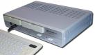Der KC 85/4, ein Heimcomputer, der in der DDR vom VEB Mikroelektronik 'Wilhelm Pieck' Mühlhausen hergestellt wurde. 1988 erstmals vorgestellt.
Erst beim KC 85/4 fiel die störende Eigenheit der Mühlhäuser KC-Reihe weg, während des Grafikaufbaus störende Streifen über den Bildschirm zu zeichnen. Foto: wikipedia