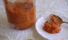 Ajvar ist das Ketchup des Balkans. Die Paste aus Paprika, Auberginen und Tomaten darf zu Cevapcici nicht fehlen. Auch als Brotaufstrich sehr zu empfehlen. Foto: wikipedia/ Nikola Škorić/ Creative Commons Licence