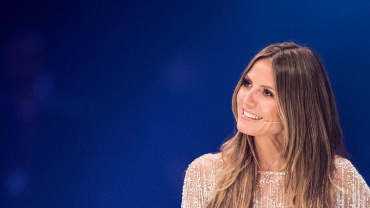 Heidi Klum strahlt vor den Kameras mit perfektem Make-up - doch ihre Fans kritisieren den unnatürlichen Look.