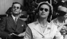 Die Härte der konservativen Regeln im britischen Königshaus bekam auch die Schwester von Elizabeth II., Prinzessin Margaret zu spüren. Sie durfte ihre große Liebe, den britischen Luftwaffenoffizier Peter Townsend (links) nicht heiraten, da er geschieden war. Foto: dpa