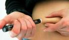 Insulin zu spritzen ist nach Ansicht der Autoren der Studie besser als zu lange an Blutzuckertabletten festzuhalten. (Bild: dpa) Foto: dpa