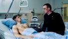 ... Novize Michael (Oliver Bender) schon am eigenen Leib die Wirkung des tödlichen Gifts erfahren und wird ins Krankenhaus eingeliefert. Es gibt zwar ein Gegenmittel, doch welches das ist, steht in einem gut versteckten Buch. Und das Gift wirkt weiter ... Foto: RTL/ Gordon Muehle