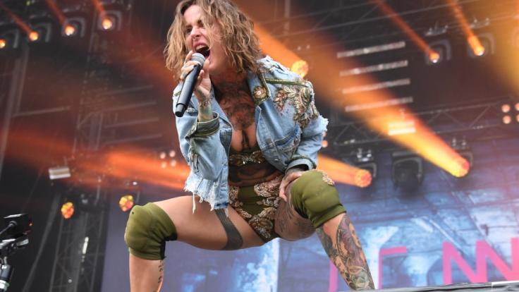 Jennifer Weist ist um knappe Kleidung nie verlegen.