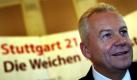 Der Vorstandsvorsitzende der Deutschen Bahn AG, Ruediger Grube, aufgenommen am Donnerstag (10.12.09) in Stuttgart bei einer Pressekonferenz zum aktuellen Stand des Bahn-Projekt 'Stuttgart 21'. Trotz einer Kostensteigerung von rund einer Milliarde Euro wird das Bahn-Grossprojekt umgesetzt. Die Deutsche Bahn, das Land Baden-Wuerttemberg, die Stadt Stuttgart und der Verband Region Stuttgart billigten am Donnerstag eine aktualisierte Kostenschaetzung. Demnach wird 'Stuttgart 21' trotz Einsparmassnahmen rund 4,09 Milliarden Euro kosten. 


9. Dezember 2009: Bahnchef Rüdiger Grube geht mit einer Kostenschätzung von 4,1 Milliarden Euro in den Bahnaufsichtsrat. Dieser billigt trotz der Kostensteigerung das Vorhaben.
 Foto: ddp