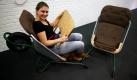 Nicht nur für die Pause nach der Gartenarbeit ist das Sitzmöbel Loungebarrow gedacht. Eine Schubkarre wird so zum Sessel umfunktioniert. Foto: news.de