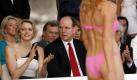 Prince Albert of Monaco and his girlfriend Charlene Wittstock attend at the fashion of the Petra Ecclestone menswear collection in Monte Carlo, Monaco, 22 May 2009. Petra Ecclestone is the daughter of F1 boss Bernie Ecclestone. The Grand Prix will take place on 24 May. Photo: JENS BUETTNER +++(c) dpa - Bildfunk+++ Foto: dpa