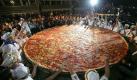 Ein Königreich für eine Pizza: Keine Frage, Pizza ist lecker und auch Personaler dürften sie gerne mal auf ihrem Mittagstisch haben. Aber der Lebenslauf eines Bewerbers gehört bei aller Liebe dort nicht hinein. Zudem ist das äußerst gefährlich: Ist der Personaler nämlich gerade im Urlaub oder das Päckchen länger unterwegs, könnte schon bald das böse Erwachen folgen. Foto: dpa