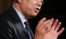 **FILE** In this July 1, 2008 file photo, former Secretary of State Colin Powell addresses a crowd at an event called An Evening With Colin Powell, held for the 2008 U.S. Scholar-Athlete Games, in Providence, R.I.. When Colin Powell, a Republican, recently condemned using Muslim as a smear, on NBC's Meet the Press - a tactic he said members of his own party allowed - there was an outpouring of gratitude and relief from American Muslims. (AP Photo/Steven Senne, file) Foto: ap