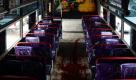 Acapulco, das klingt nach Strand, Sonne und gute Laune. Dabei muss man in Mexiko derzeit damit rechnen, auf offener Straße in einen Bandenkrieg zu geraten. In einem Bus wurde ein Jugendlicher erschossen, das Foto zeigt die Blutlache. Seit 2006 starben in Mexiko mehr als 40.000 Menschen. Sie waren Opfer des Drogenkrieges. Foto: dapd
