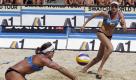 Beachvolleyball in Klagenfurt (Österreich): Die Amerikanerinnen Kerri Walsh (r.) und Misty May-Treanor gewinnen das Finale gegen die Chinesinnen Xue Chen und Zhang Xi mit 2:0. Foto: dapd
