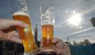 ...sondern an ein anderes, typisch deutsches Produkt. Allerdings, die deutschen Brauereien kämpfen mit bedenklichen Umsatzrückgängen. Wo früher selbst Säuglinge mit dem Nationalgetränk Bier ruhiggestellt wurden... Foto: dpa