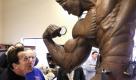 Arnold Schwarzenegger (63) gibt es bald als drei Meter hohes Muskelpaket aus Bronze: Der frühere Mr. Universum und Ex-Gouverneur von Kalifornien hat bei einem Künstler im US-Staat Idaho eine überlebensgroße Skulptur seiner selbst in Auftrag gegeben. Diese soll später vor dem Schwarzenegger-Museum in seinem österreichischen Geburtsort Thal bei Graz aufgestellt werden. Foto: dpa