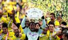 Endlich geht es wieder los: Morgen beginnt die neue Bundesligasaison. Der Überraschungsmeister Borussia Dortmund tritt gegen den Hamburger SV an. Alle Augen werden auf den Meister gerichtet sein. Ob Trainer Jürgen Klopp und sein junges Team den Titel verteidigen können, gehört zu den spannendsten Fragen der neuen Spielzeit.  Foto: dpa