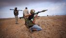 Truppen des libyschen Übergangsrats und Anhänger des gestürzten Machthabers Muammar al-Gaddafi haben sich schwere Kämpfe in Gaddafis Heimatstadt Sirte geliefert. Nach einem Bericht des Nachrichtensenders Al-Dschasira leisteten die im Stadtzentrum verschanzten Gaddafi-Milizen erbitterten Widerstand. Über eventuelle Verluste lagen keine verlässlichen Angaben vor. Der Übergangsrat dementierte inzwischen Berichte über die Festnahme des früheren Gaddafi-Regierungssprechers Mussa Ibrahim. Foto: dapd
