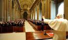 Papst Benedikt XVI. hält eine Rede vor anderen Geistlichen im Vatikanstaat. Foto: dpa