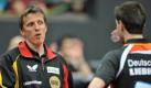 Bundestrainer Jörg Roßkopf (l) bei der Spielanalyse mit Timo Boll. Foto: Carmen Jaspersen Foto: dpa