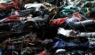 Gepresste Schrottautos liegen bei einer Metallrecyclingfirma in Bremen gestapelt. Abwrackprämie ist das Wort des Jahres 2009. Foto: ap