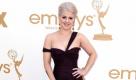 Die silberstichigen Haare von Kelly Osbourne waren hoffentlich so nicht gewollt. Das dunkle, bordeauxrote Kleid von J. Mendel rettet den Look aber. Es sitzt wie angegossen und betont ihre neue schlanke Linie.  Foto: dpa