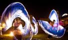 Feuerkünstler jonglieren zu Ehren von Kaiser Otto den Großen ihre brennenden Fackeln auf dem Kaiser-Otto-Fest in Magdeburg. Foto: Jens Wolf, dpa. Foto: dpa