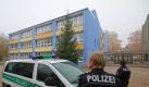 Am Gymnasium im Harzstädtchen Ballenstedt herrscht Großalarm. Foto: Matthias Bein Foto: dpa