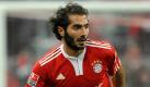 Bayern Münchens Hamit Altintop könnte indes ein Opfer des Überangebots im Kader werden. Der Deutsch-Türke sitzt mehr auf der Bank, als dass er auf dem Rasen rumläuft. Einen Wechsel in der Winterpause in die Türkei hat er aber ausgeschlossen. Im März will er überlegen, wie es weitergeht. Foto: dpa