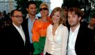 (l-r) Der Chef des Filmfestes Hamburg, Albert Wiederspiel, der Schauspieler Simon Verhoeven, die Regisseurin Doris Dörrie, die Schauspielerin Alexandra Maria Lara und der Schauspieler Christian Ulmen kommen am Donnerstag (22.09.2005) in Hamburg zur Eröffnung des Filmfest Hamburg 2005. Dörries neuer Film 'Der Fischer und seine Frau' wird am Donnerstagabend zu Beginn des 13. Filmfest Hamburg gezeigt. Das einwöchige Festival zeigt 113 Produktionen aus 34 Ländern. Zu den Höhepunkten des Filmfests gehört auch die Vergabe des Douglas-Sirk- Preises Foto: Maurizio Gambarini dpa/lno (zu dpa 0782) +++(c) dpa - Bildfunk+++  Foto: dpa