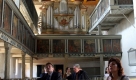 Eine kunstvoll bemalte Kassettendecke schmückt die evangelische Dorfkirche Sankt Petri in Brumby, aufgenommen am 22.11.2006. Das über 800 Jahre alte Gotteshaus mit romanischem Ursprung unweit der Bundesautobahn 14 im Landkreis Schönebeck ist eine der jüngsten Autobahnkirchen im Bundesgebiet. Die Zahl dieser Gotteshäuser ist seit Beginn der 90er Jahre von damals acht auf inzwischen 30 gestiegen. Autobahnkirchen sollen Reisenden zur Entspannung, Besinnung und Andacht dienen. Foto: Peter Förster/lah +++(c) ZB-FUNKREGIO OST - Honorarfrei nur fuer Bezieher des ZB-Regiodienstes+++ Foto: dpa