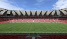 In die Planung waren auch einheimische Architekten einbezogen, sodass die Verantwortlichen heute gern von einem African Stadium sprechen. Schriftzüge mit Textzitaten von Nelson Mandela, die in die Fassade der Bay Arena eingearbeitet wurden, erinnern an den berühmten Namensgeber. Foto: gmp/Marcus Bredt