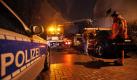 Ein Polizeibeamter leuchtet am Dienstagmorgen (25.01.2011) in Hamburg in den Wagen des Bürgerschaftsabgeordneten und Ex-SPD-Politikers Bülent Ciftlik. Unbekannte haben am frühen Dienstagmorgen in Hamburg-Bahrenfeld einen Brandanschlag auf zwei Autos verübt. Darunter war auch der Wagen des Bürgerschaftsabgeordneten und Ex-SPD-Politikers. Die Polizei gehe vorerst aber nicht von einer politisch motivierten Tat aus, sagte ein Sprecher. Foto: Bodo Marks dpa/lno +++(c) dpa - Bildfunk+++ Foto: dpa