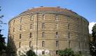 Als erste richtige Irrenanstalt gilt der Narrenturm im 9. Wiener Bezirk. Seit 1784 wurden dort exklusiv Geisteskranke untergebracht und diese damit noch stärker von der restlichen Gesellschaft abgegrenzt. Foto: wikipedia/Gryffindor/Creative Commons Licence