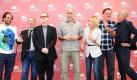 Die Jury (von links nach rechts): Luca Guadagnino, Arnaud Desplechin, Danny Elfman, Guillermo Arriaga, Ingeborga Dapkunaite, Quentin Tarantino und Gabriel Salvatores. So muss eine Jury aussehen: wie eine Firmengruppe auf Betriebsausflug. Foto: dpa