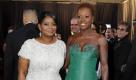 Zuvor strahlte Octavia Spencer mit Kollegin Viola Davis auf dem roten Teppich. Erstere in der Farbe des Abends: weiß. Davis bewies Mut und war einer der grellsten Farbtupfer des Abends in smaragd-grün. Foto: AP Photo/Amy Sancetta