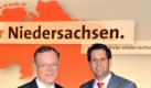 Die Spitzenkandidaten der Niedersachsen-SPD Olaf Lies (r) und Stephan Weil. Foto: Philipp Schulze Foto: dpa