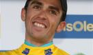 Der Gewinner des Radsport-Frühjahrsklassikers Paris-Nizza, der Spanier Alberto Contador, lächelt in Nizza vom Siegerpodest. Foto: ap
