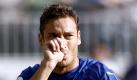 Fußballspielen, Tore schießen und jubeln kann Francesco Totti jedenfalls. Für die italienischen Fans ist das genug. Ein weiterer Witz über den Rekordspieler der Römer lautet: Totti füllt ein Formular aus: Name? - Francesco. - Familienname? - Totti. - Geboren? - Ja. Foto: dpa