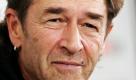Anerkennung für ein Herz am richtigen Fleck: Musiker Peter Maffay erhält den diesjährigen Courage-Preis der Stadt Bad Iburg. Die mit 5000 Euro dotierte Auszeichnung soll dem 60-Jährigen am 17. September im Schloss von Bad Iburg bei Osnabrück übergeben werden. Maffay setzt sich mit seiner Stiftung seit Jahren für traumatisierte Kinder und Jugendliche ein. Foto: ddp