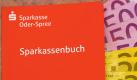 Sparbuch auflösen leicht gemacht: Das Guthaben kann direkt auf ein Konto bei einer anderen Bank eingezahlt werden. (Foto: Patrick Pleul) Foto: dpa