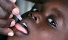 Eine gute medizinische Versorgung in Afrika wäre ohne finanzielle Mittel aus dem Ausland oft nicht möglich. Ein Junge aus Lagos (Nigeria) erhält eine Polio-Impfung. Foto: dpa