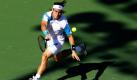 Der Spanier David Ferrer schlägt den Ball zurück an seinen Landsmann Rafael Nadal. Bei dem Sony Ericsson Tennis Tunier in Key Biscayne (Florida) setzte sich Nadal mit 6:4, 6:7 und 7:6 durch. Foto: ap