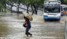 In Feierlaune sind die Brasilianer derzeit nicht. Häftige Regenfälle haben die Millionen-Metropole Rio außer Gefecht gesetzt. Foto: dpa