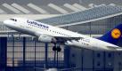 Eine Lufthansa-Maschine startet auf dem Flughafen in Frankfurt am Main. Foto: Boris Roessler Foto: dpa