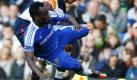 Michael Essien war lange am Knie verletzt. Erst im Februar spielte er wieder erstmals von Beginn an. Durch die Sperre von Raul Meireles bekommt der Ghanaer im Finale wohl eine Chance in der Startelf. Essien, der einst den Spitznamen «The Bison» trug, hat viel von seiner einstigen Stärke verloren und ist lange nicht so torgefährlich wie Kroos. Dafür sind Essiens Defensivqualitäten immer noch höher einzuschätzen. Unentschieden. Neuer Spielstand: 5:5! Foto: dapd