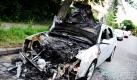 Neun Autos haben in der Nacht zum Donnerstag in den Berliner Stadtteilen Steglitz und Zehlendorf gebrannt. Die Polizei prüfe, ob politische Motive hinter den Brandstiftungen stecken, sagte ein Sprecher heute. In den vergangenen Nächten standen immer wieder Autos in Flammen. Auch dort ging die Polizei in einigen Fällen von politisch motivierten Brandstiftungen aus. Foto: dpa