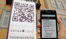 Ein Smartphone wird am Samstag (02.07.11) vor ein Haus in der Innenstadt von Gotha gehalten, an dessen Fassade ein so genannter Quick-Response (QR) Code fuer den Thueringentag angebracht ist. Um die Orientierung im Trubel des Thueringentages zu erleichtern, setzen die Veranstalter auch auf moderne Technik: QR-Codes sollen den Besitzern von modernen Smartphones sekundengenaue Infos ueber aktuelle Veranstaltungen liefern. An allen Ecken der Stadt werden derzeit die speziellen 'Strichcodes' angebracht. Wer diese mit seinem Handy fotografiert und die 'Gotha App' installiert hat, wird in Echtzeit ueber alles informiert, was in diesem Moment in der Stadt los ist. Vom 8. bis zum 10. Juli findet der Thueringentag in der Innenstadt von Gotha und im Schlosspark der Residenzstadt statt. (zu dapd-Text) Foto: Jens-Ulrich Koch/dapd Foto: dapd