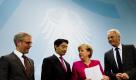 Umweltminister Norbert Röttgen (CDU, v.l.), Wirtschaftsminister Philipp Rösler (FDP), Bundeskanzlerin Angela Merkel (CDU) und Verkehrsminister Peter Ramsauer (CSU) präsentieren ihre Beschlüsse zum Atomausstieg.
 Foto: dapd