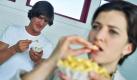 Fettes Essen ist ungesund, das weiß jeder. Und:Ein Überangebot an Fetten führt nicht nur zu äußerlich sichtbaren Fettpölsterchen unter der Haut, auch die Leber kann verfetten. Foto: news.de