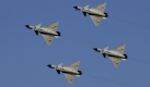 Die chinesische Luftwaffe übt für die Feiern zu ihrem 60. Geburtstag. Foto: ap