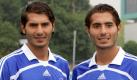 Bereits als sie gemeinsam bei Wattenscheid 09 spielten, war zu sehen, dass beide großes Talent haben. Die Zwillinge Halil und Hamit Altintop gingen dann zu Schalke, ehe die Wege sich trennten: Hamit ist inzwischen Bayer. Foto: dpa